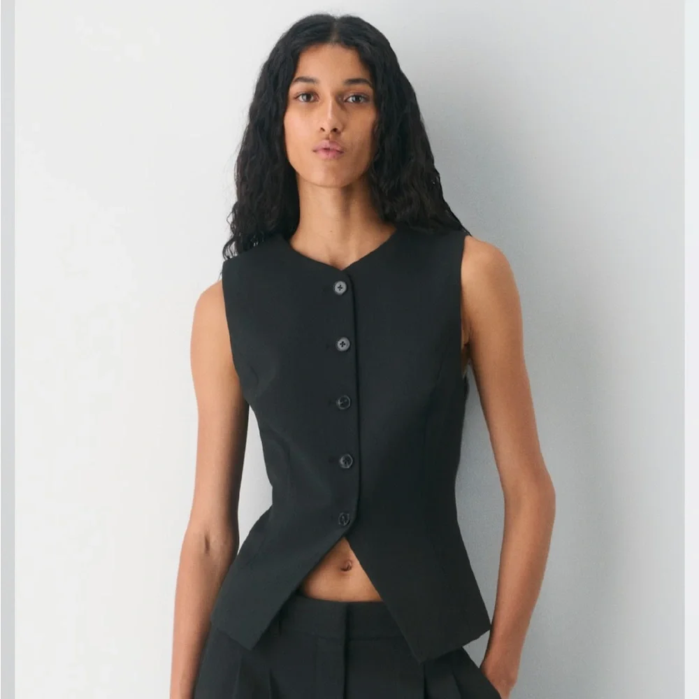 NEW Aritzia Wilfred Regal Vest (Re)ssential Black - Picture 1 of 13